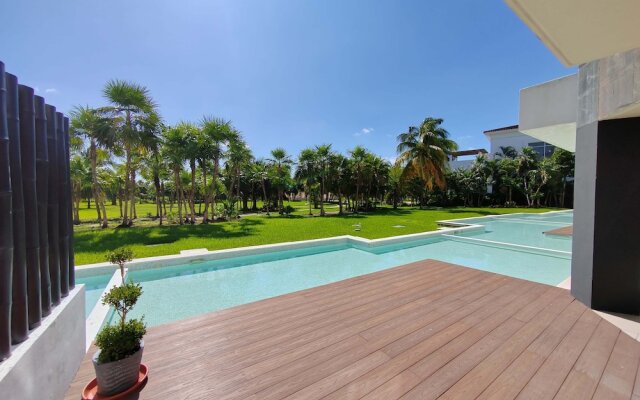 Stunning Ocean Front By Condo Boutique