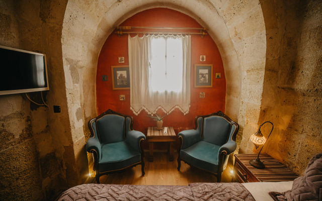 Helios Cave Hotel