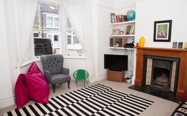 3 Bedroom Townhouse By Gloucester Road