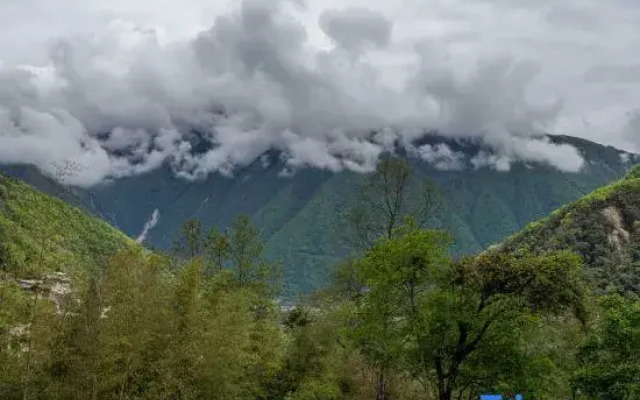 Hailuogou Mountain and Water Hot Spring Hotel