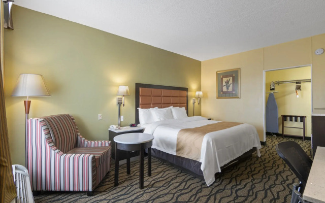 Quality Inn Airport - Cruise Port