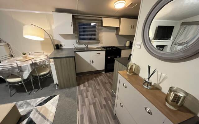 Seaview Caravan 2 Bedroom Sleeps 6 -wifi -smart Tv