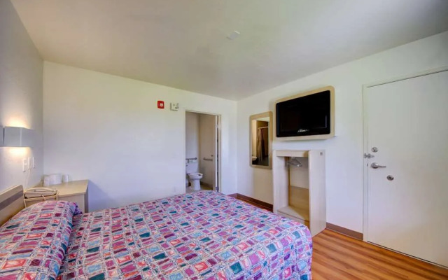 6 Tulsa West Motel