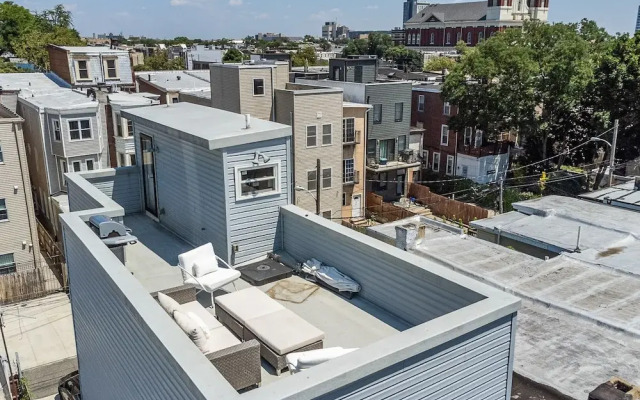 Trendy Fairmount Gem Roof Deck