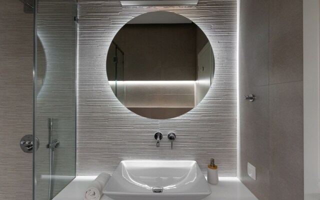 Sunny & Luxurious Penthouse with Terrace