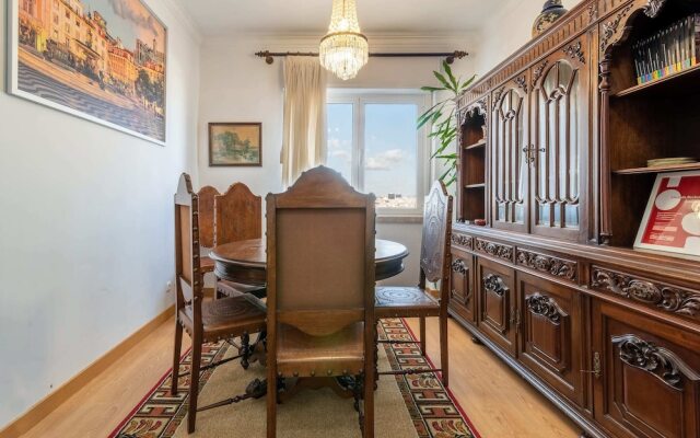 Guestready - Bright 2BR Apartment in the Heart of Graça