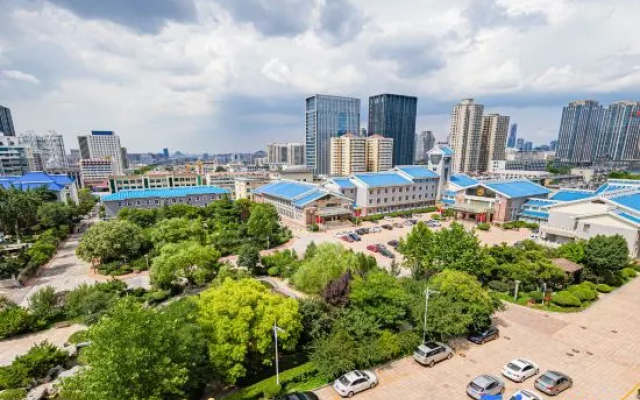 Yanzi Resort