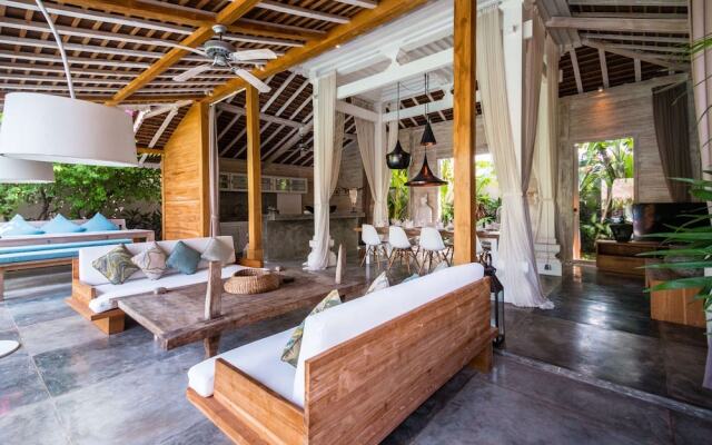 Luxury 12 Bedroom Villa With Private Pool, Bali Villa 2027