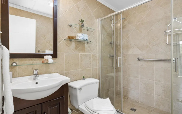 2br3ba Townhome Gold Coast Pool Tennis Gym
