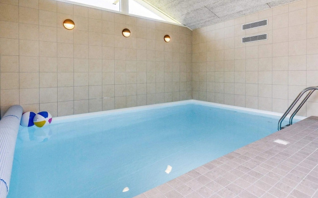 8 Person Holiday Home in Vaeggerlose
