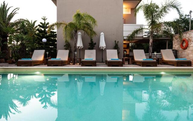 Villa Evie's -Spacious -4 apt'ς -with heated pool
