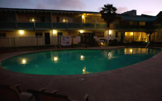 Coral Reef Inn & Suites