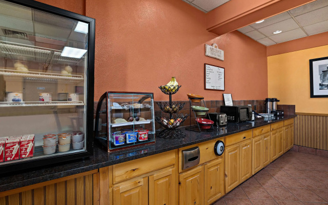 Rodeway Inn McPherson East