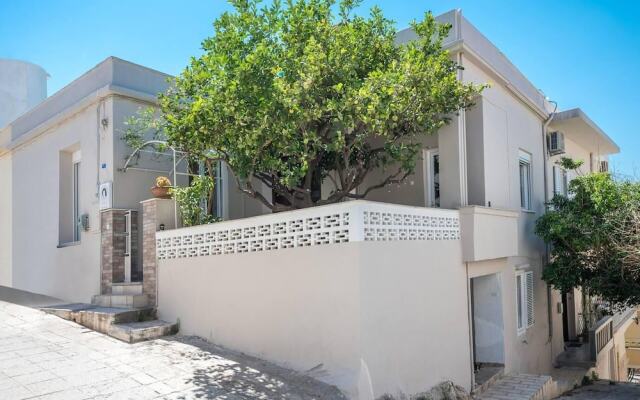 Sofia's Lemontree 3-bed House in Agios Nikolaos