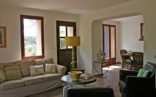 Lovely Holiday Home in Salernes With Swimming Pool
