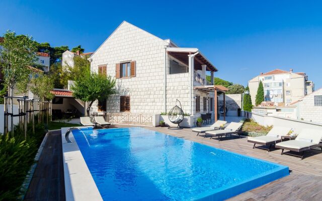 Apartments Villa Peragro