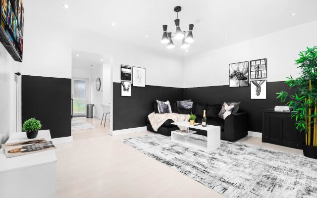Large Family House With Garden Close to Birmingham