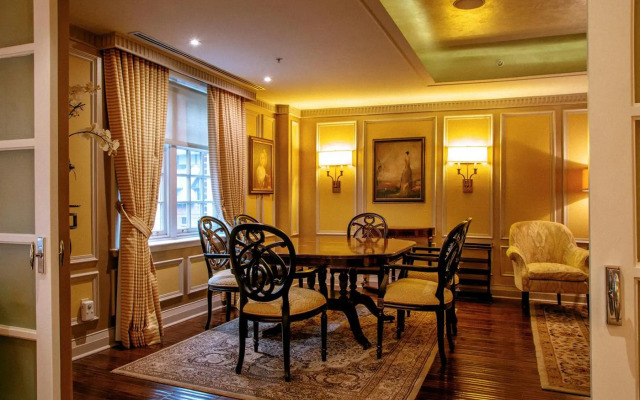 Windsor Arms Hotel