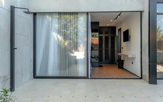 Black Rock Villas