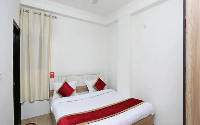 OYO 11953 Galaxy Residency