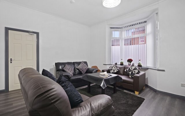 Stunning 5bed House in Birmingham Contractors Also