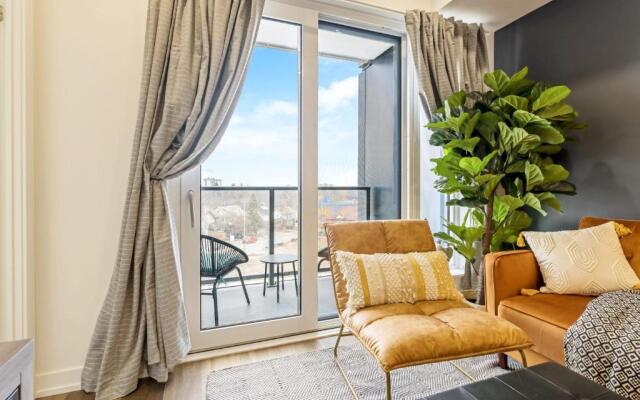 Stylish Downtown 1BR Condo - Superb Views