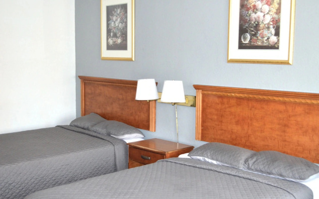 Americas Best Value Inn & Suites St. Cloud