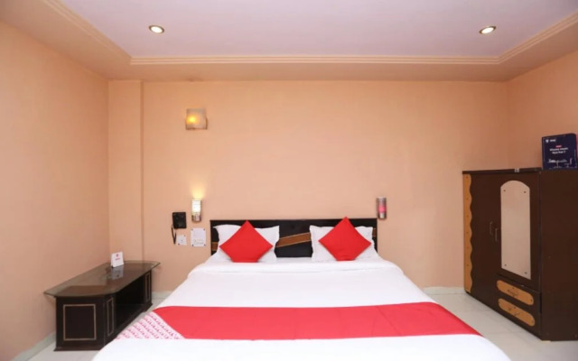 Oyo 18438 Radharani Guest House