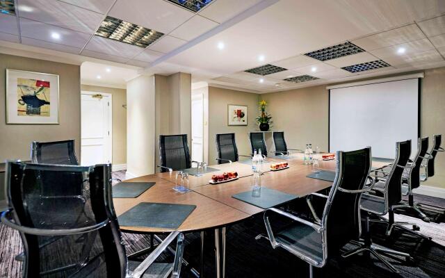Hilton St Anne's Manor, Bracknell