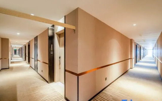 i Electronic Sports Hotel (Shanghai Pudong Airport)