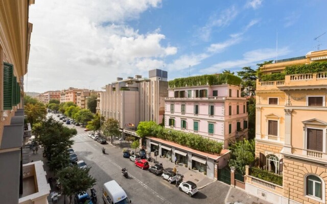 Bright 3 bed Flat 9 min From Piazza di Spagna