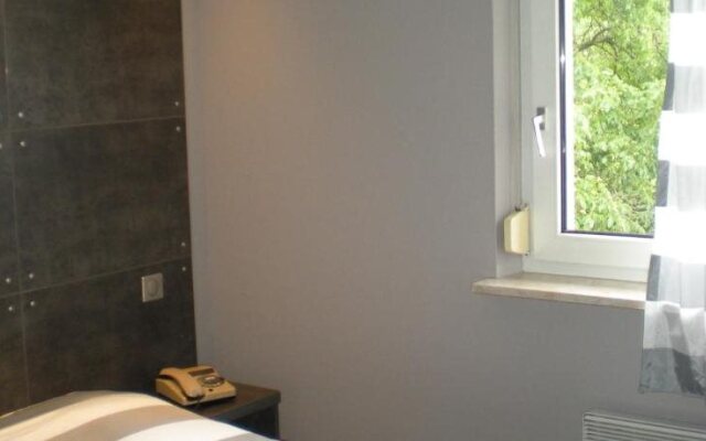 Hôtel Restaurant À LEtoile