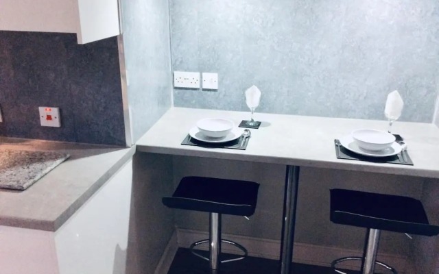 The Lion'S Den On Royal Street