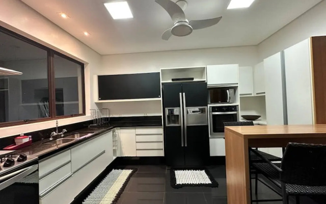 Mans o 6 Suites Riviera