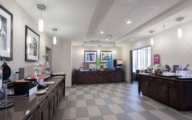 Hampton Inn & Suites by Hilton, Airdrie, AB, Canada