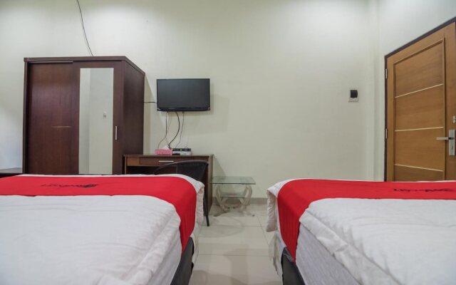 RedDoorz Syariah near Taman Rimba Zoo Jambi