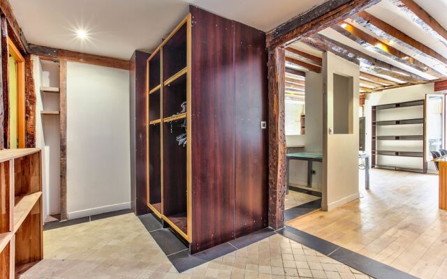 43 - Spacious Parisian Flat of Grands Boulevards