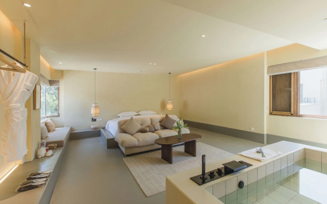 The Long Circle House
