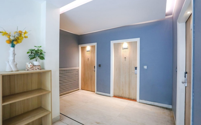 FabHotel JHS Studio- Nr. Phase 1 Metro Station Gurgaon