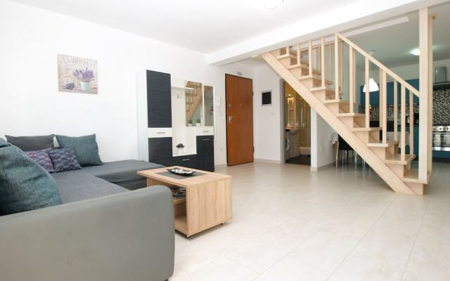 Apartment 1819
