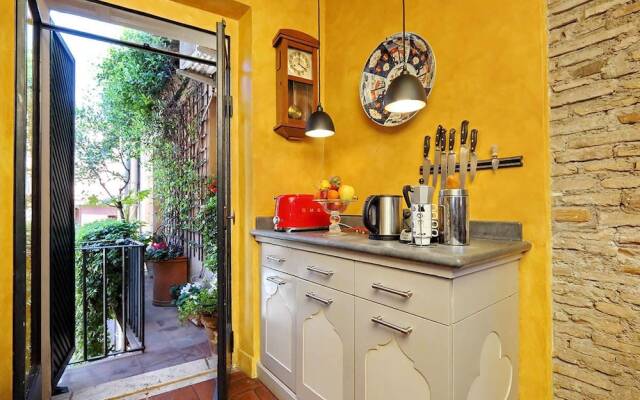 Trastevere Large Apartment With Terrace