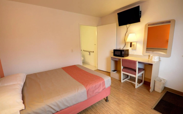 Motel 6 Alamogordo, NM