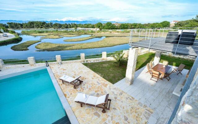 Amazing Villa Ele