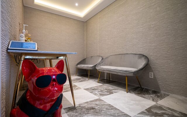Suwon City Hall Station Hotel Azit