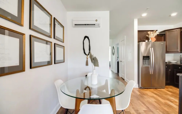 Walkable Lynchburg Condo w/ Private Balcony