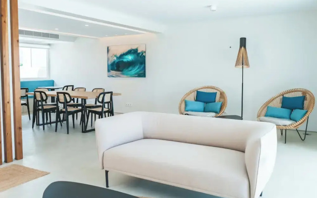Silveira Bay Lounge Retreat