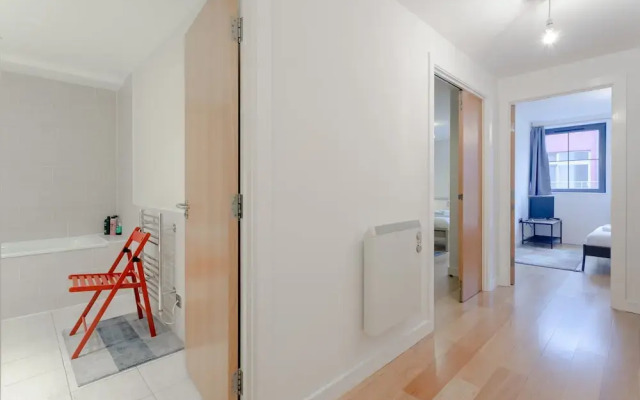 Spacious 2 Bedroom Stoke Newington Flat
