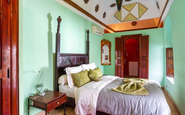 Riad Le Dromadaire Bleu by Weekome