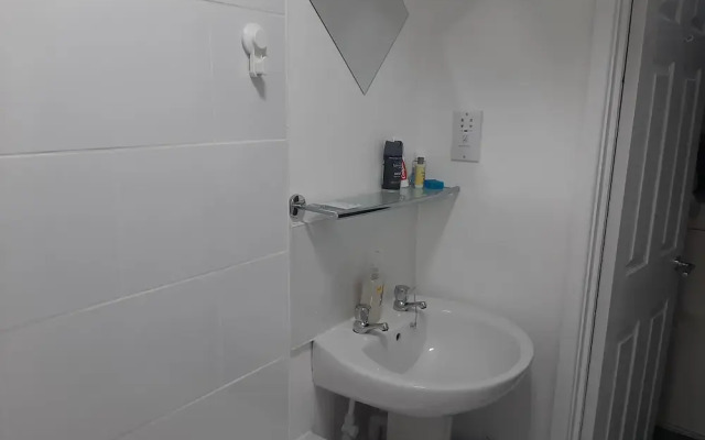 Bed, Contl Breakfast, Newport, Wales, Near Train