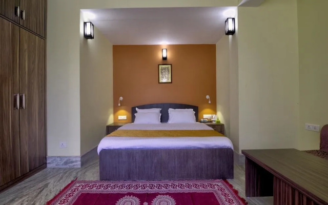 OYO 13465 Greendot Hotel